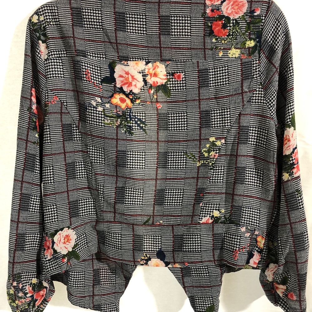 Nice style to wear with dressy pants or jeans